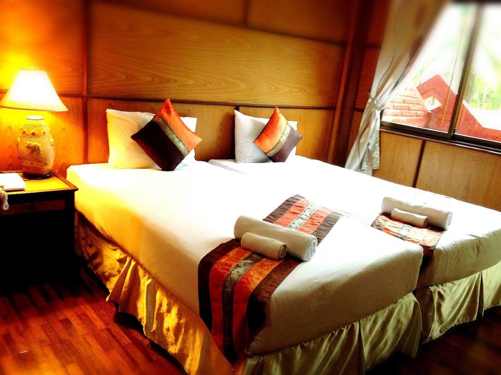 Jaroenrat Resort Samut Songkhram Exterior foto