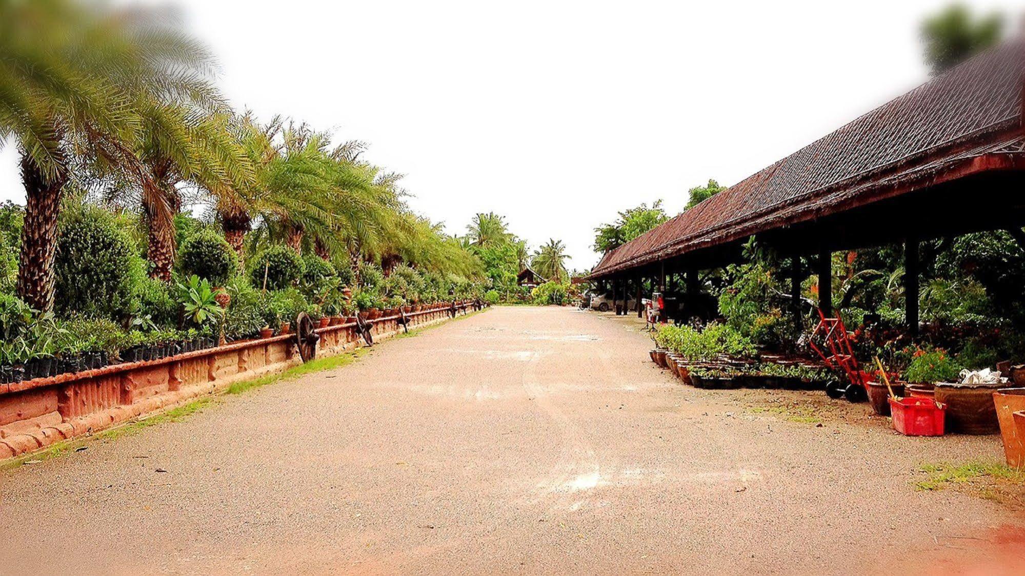 Jaroenrat Resort Samut Songkhram Exterior foto